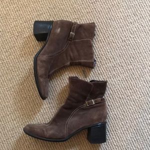 Clark’s Brown suede boots